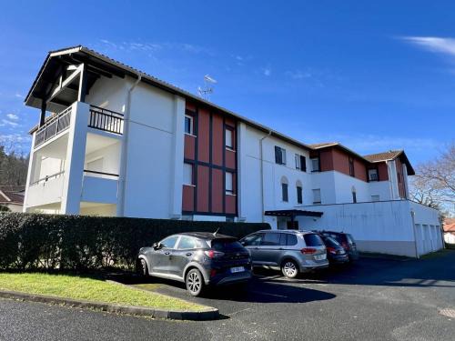 Cambo-les-Bains Apartamento | Appartement T2 Confortable avec Terrasse, Proche Centre Ville et Thermes, Cambo-les-Bains - FR-1-495-30