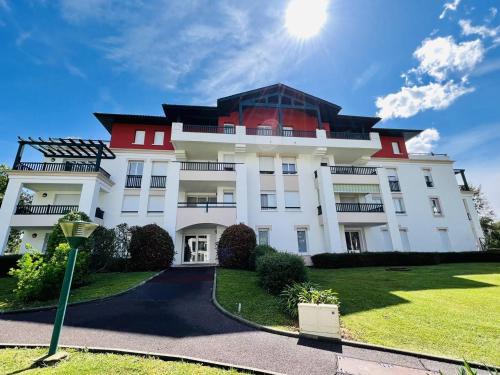 Cambo-les-Bains Apartamento | Appartement T3 avec Terrasse et Piscine, 4 Couchages, Proche Centre-Ville - Cambo-les-Bains - FR-1-495-18