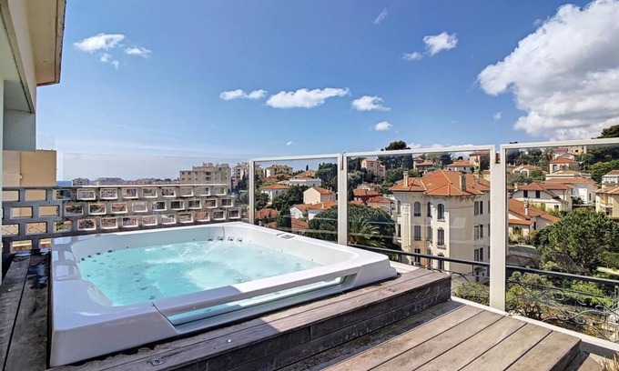 Riou - Petit Juas - Av de Grasse Apartamento | Appartement Toit Terrasse Avec Jacuzzi Pour 4/6 Personnes