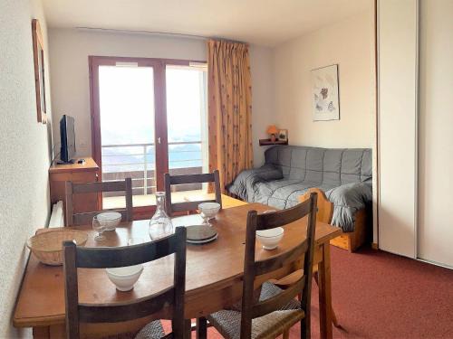 Villarembert Apartamento | Appartement tout confort avec balcon, skis aux pieds, piscine chauffée, proche commerces et remontées mécaniques - FR-1-267-231