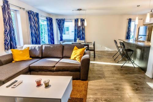 Laval-des-Rapides Apartamento | Appartment 2BR 4 beds AC wi-Fi Smart TV FreeParking
