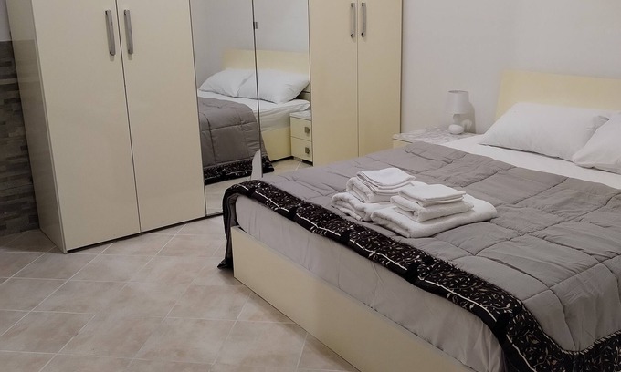 Torre Angela Apartamento | Appartment for small family with king bed, in Rome city, near metro station