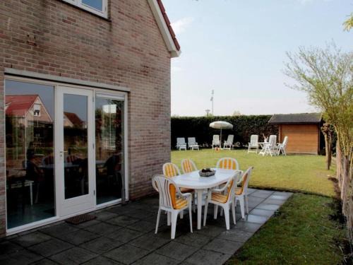 Breskens Casa | Appealing bungalow with garden