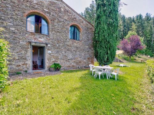 Dicomano Casa | Appealing Home with pool