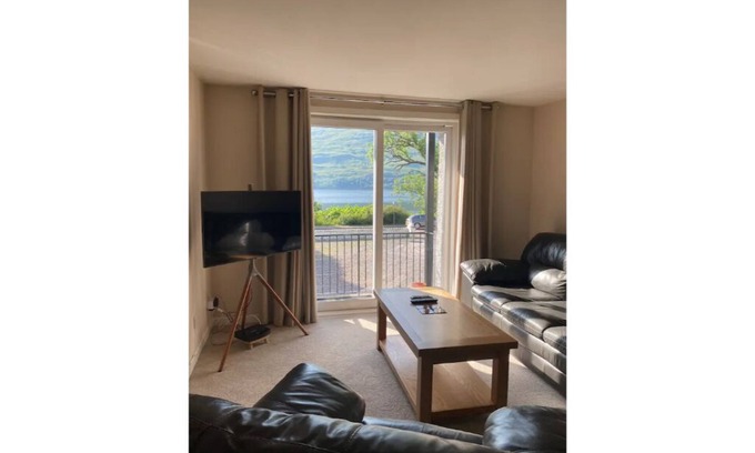 Fort William Apartamento | Appin, Beautiful Lochside Apartment with Balcony