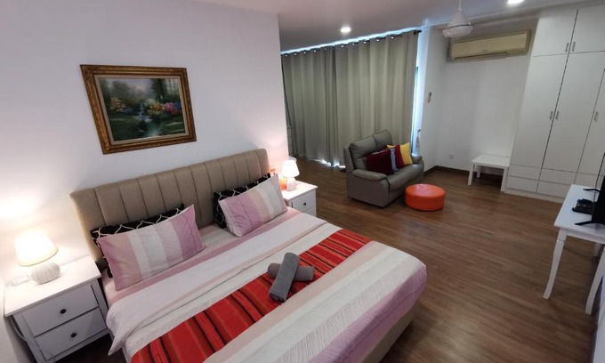 Seri Kembangan Apartamento | Apple 4@Menara Simfoni/King Bed/Wifi/Netflix/TVBOX