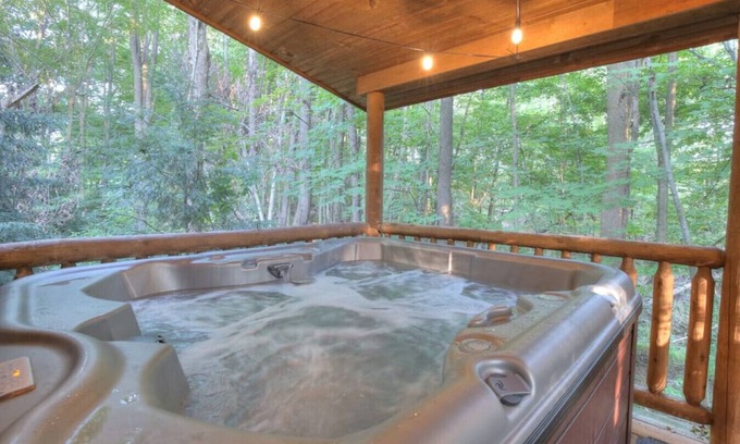 Millersburg Cabina | # 1 Cabin Resort - Bañera de hidromasaje, chimenea, cocina completa, jacuzzi, anillo de fuego al aire libre