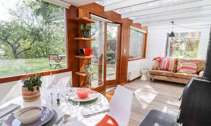 Rendcomb Cabaña | APPLE COTTAGE, romantic, with a garden in Chedworth