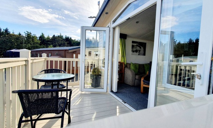 Morpeth Cabina | Apple Tree Lodge, Hot Tub, 3 bedroom, 2 Bars