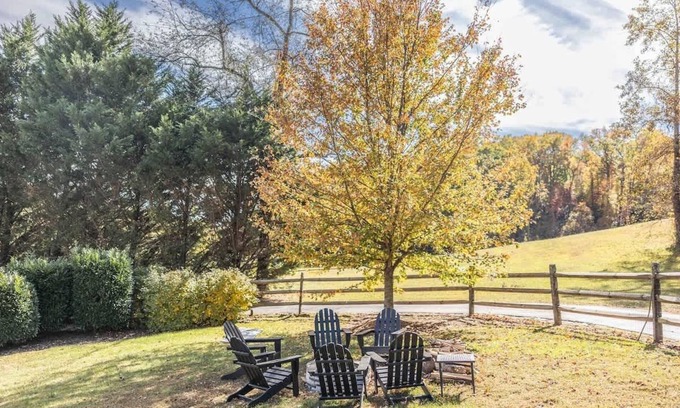 Skyland Casa | Apple Valley Gables-Cozy mountain home with views!