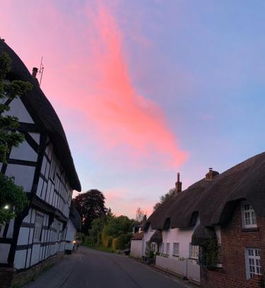 Manningford Bruce Casa | Applecott - 2 bedroom Thatched cottage close to Stonehenge