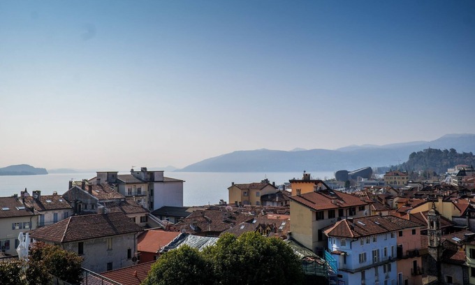 Intra Apartamento | Approx. 180 m² 4½-room penthouse apartment with 2 large balconies