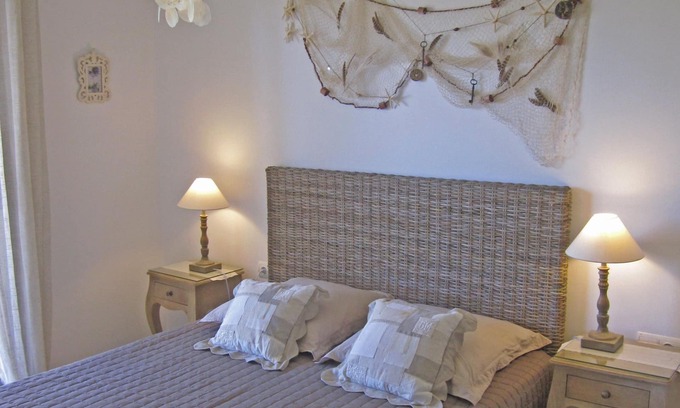 Llanca Apartamento | Apartamento planta baja y jardín en residencia con piscina