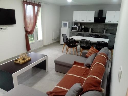 Laveissiere Apartamento | appt tout confort laveissiere 102