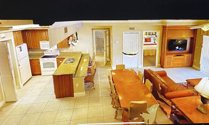 West Kissimmee Complejo | Apr. 11-18/ 2 Bedroom Deluxe Villa Westgate Town Center