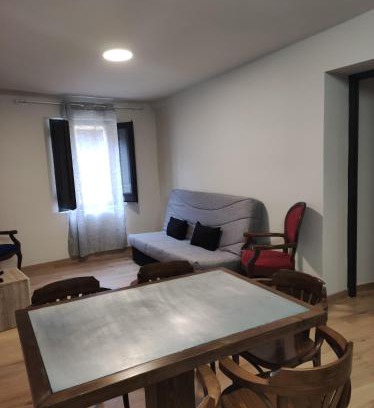 Vic Apartamento | APT 1 Acollidor al Centre Històric de Vic APTGARBI