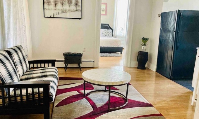 CUF Casa | Apt #3 · Clean and simple one bed room apt around Otr/UC
