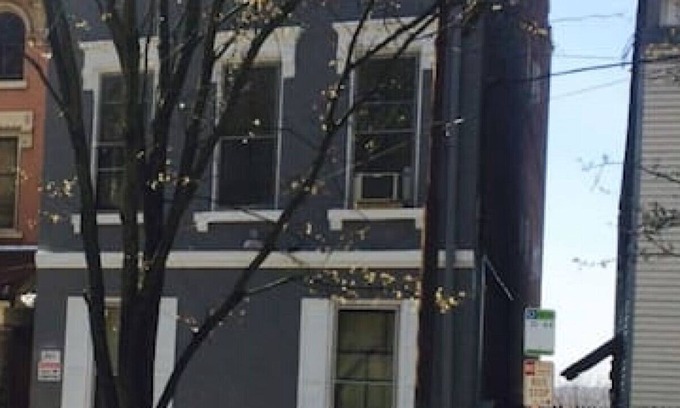 CUF Apartamento | Apt #4 · Clean and Historical one bedroom apt in OTR/UC