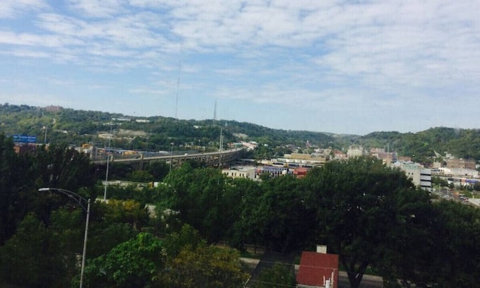 Clifton Heights Apartamento | Apt #7 · Clean and Fabulous View Loft in OTR /UC