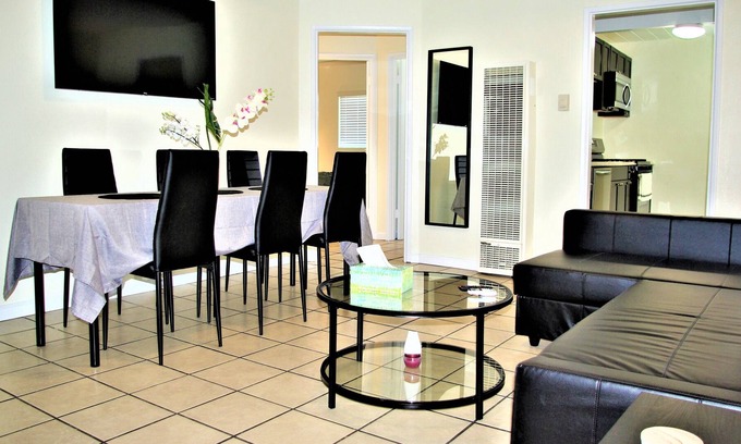 Logan Heights Apartamento | Apt #8, 2 bedroom / 1 bathroom, 8 min to Downtown!