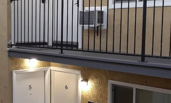 Logan Heights Apartamento | Apt #8, 2 bedroom / 1 bathroom, 8 min to Downtown!