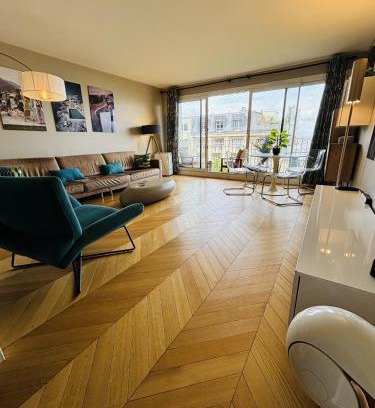Combat Apartamento | Apt Buttes Chaumont vue Paris