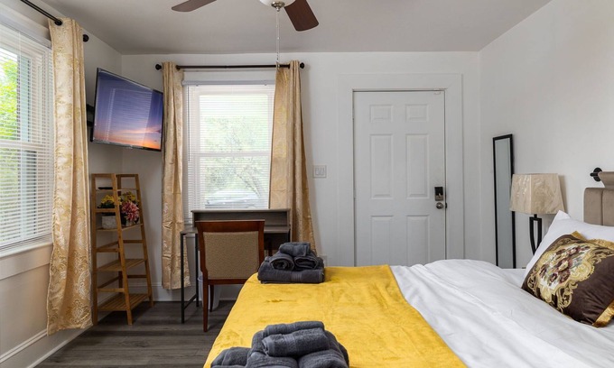 Greensboro Apartamento | Apt. C is Perfect for long term stays!