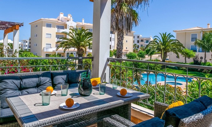Porto de Mos Apartamento | Apt. Casa Palmeira, 2 bedroom with shared pool