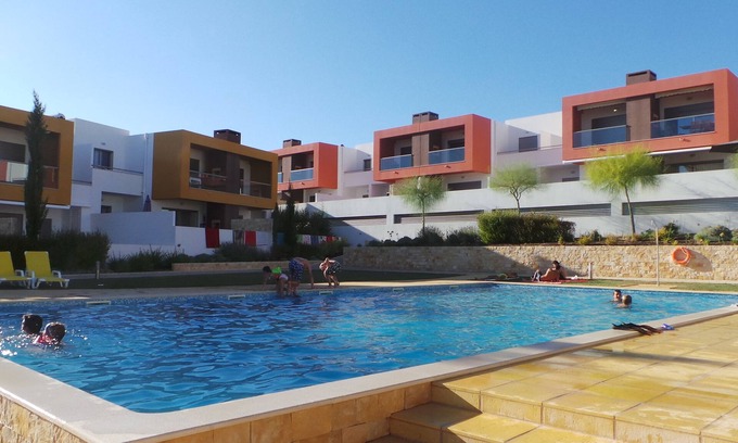 Vale de Parra Apartamento | Apartamento de lujo con 2 dormitorios, terraza y barbacoa, piscina y vistas al mar.