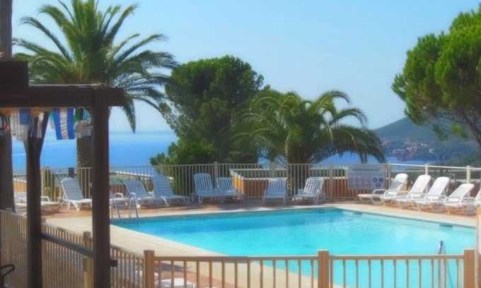 Theoule-Superieur Apartamento | Apt F2 Magnífica zona ajardinada cerrada con vistas al mar y Estérel, gran piscina, ping po