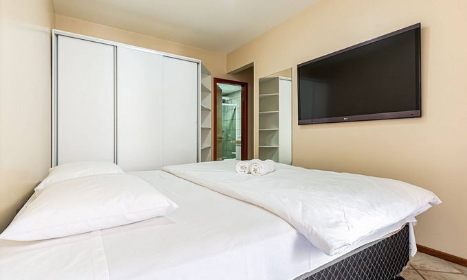 Itapema Apartamento | Apt Foot in the Sand sea View in Meia Praia Evb308