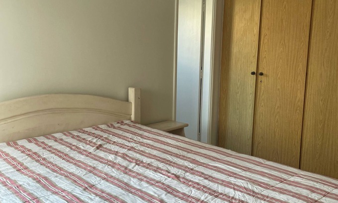 Jardim Belmar Apartamento | Apt. Temporada de Guaruja-Cove - 3 dormitorios, una suite, con capacidad para 8 personas