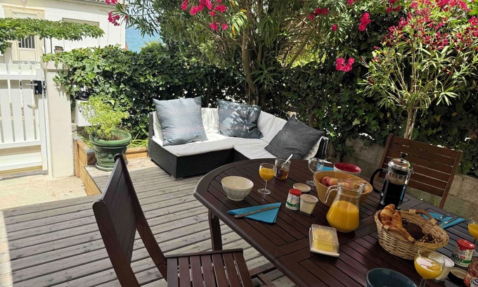La Franqui Apartamento | Apt La Franqui - Terrace - Greenery and sea view