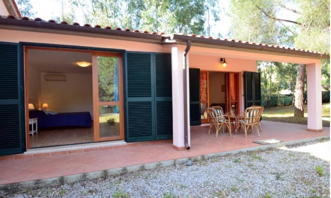 Lido di Capoliveri Apartamento | Dos habitaciones 3/4 camas en la villa pareada