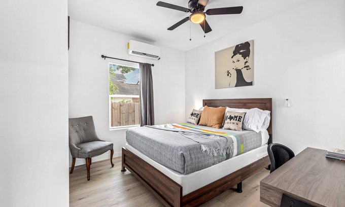 Northside Casa | Apt Near Downtown | Desk WiFi TVs | Games | Pets