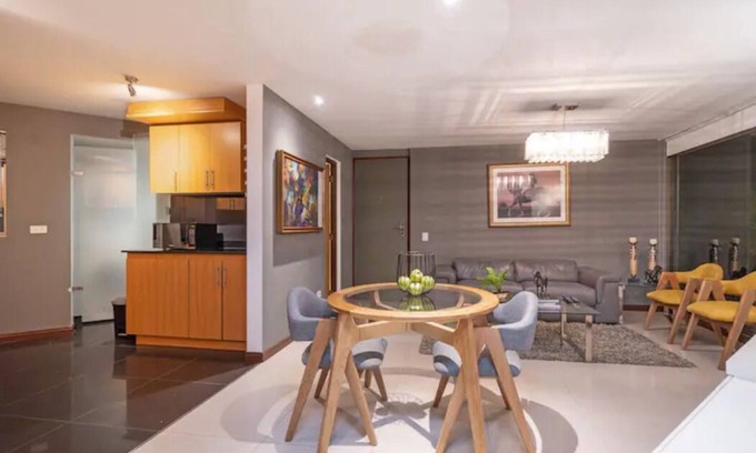 Los Naranjos Condominio | Apt near el tesoro w/ wonderful view of the city