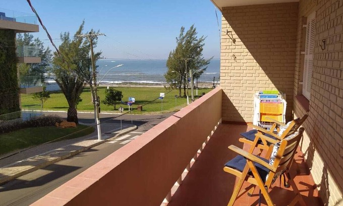 Torres Apartamento | Apto de 3 habitaciones, 1 cuadra del mar, con balcón y vistas al mar, en la Prainha.