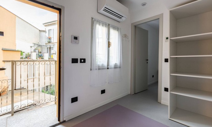 Magenta Apartamento | APT overlooking quiet inner courtyard!