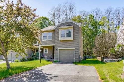 Guilderland Center Apartamento | Apt within Townhome Albany Estate with Yard Access