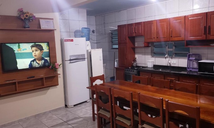 Enseada Apartamento | Apto 3 quartos, 12 pessoas, ar, wifi, prox 3 praias.
