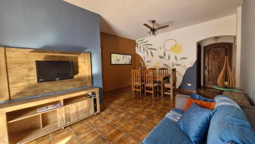 Parque Enseada Apartamento | Apto amplo, arejado e mobiliado na Praia da Enseada-Guarujá