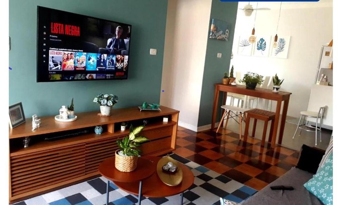 Canto do Forte Apartamento | APTO CANTO DO FORTE check-in à partir das 10h ,e check- out até as 15h- 02 Quadras da praia- Estacionamento-WI-FI e Netflix