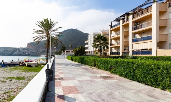 Castell de Ferro Apartamento | Apto Castell Beach. Apartamento con amplia terraza junto al mar.