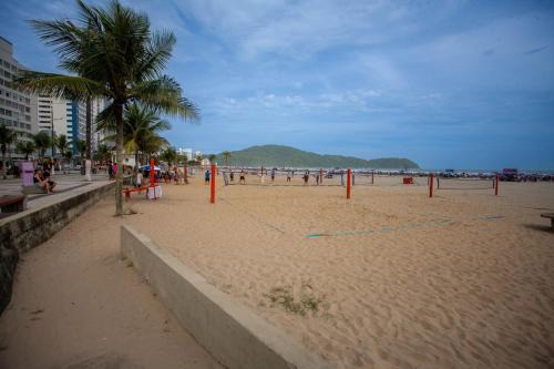 Guilhermina Apartamento | Apto com churrasqueira e wi-fi a 650m da praia