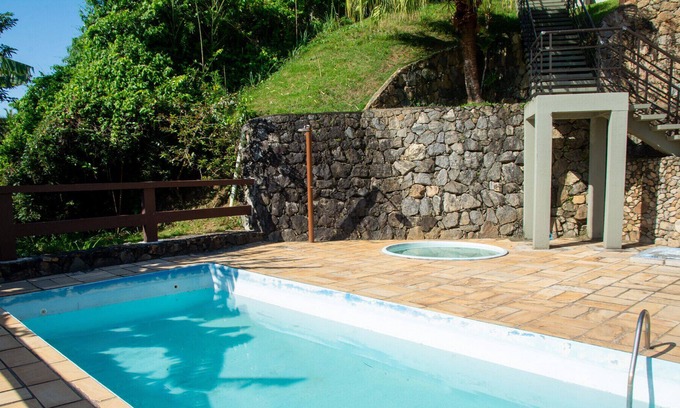 Sao Francisco da Praia Apartamento | Apto completo a 900m da Praia de São Francisco/SP
