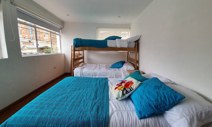 Bogota Apartamento | Apto4 Moderno/apartotel: Corferias, Agora, Embajada, G12,UN. Para grupos grandes
