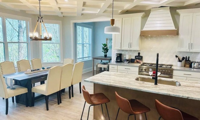 Estill Springs Casa | Aqua-dream , Beautiful 8 bedroom house on the lake with hot tub and dock!!