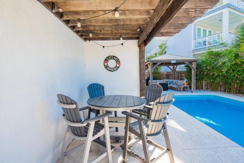 Port Aransas Casa | Aqua Dreams - Pet Friendly! Heated Private Pool!