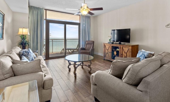 Windy Hill Condominio | Aqua Escape Oceanfront 2BR with King & Queen Beds