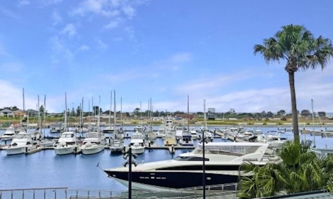 Shell Cove Apartamento | Aqua Marinus - NEW Luxury 3 bedroom waterfront Apartment at Shell Cove NSW 2529